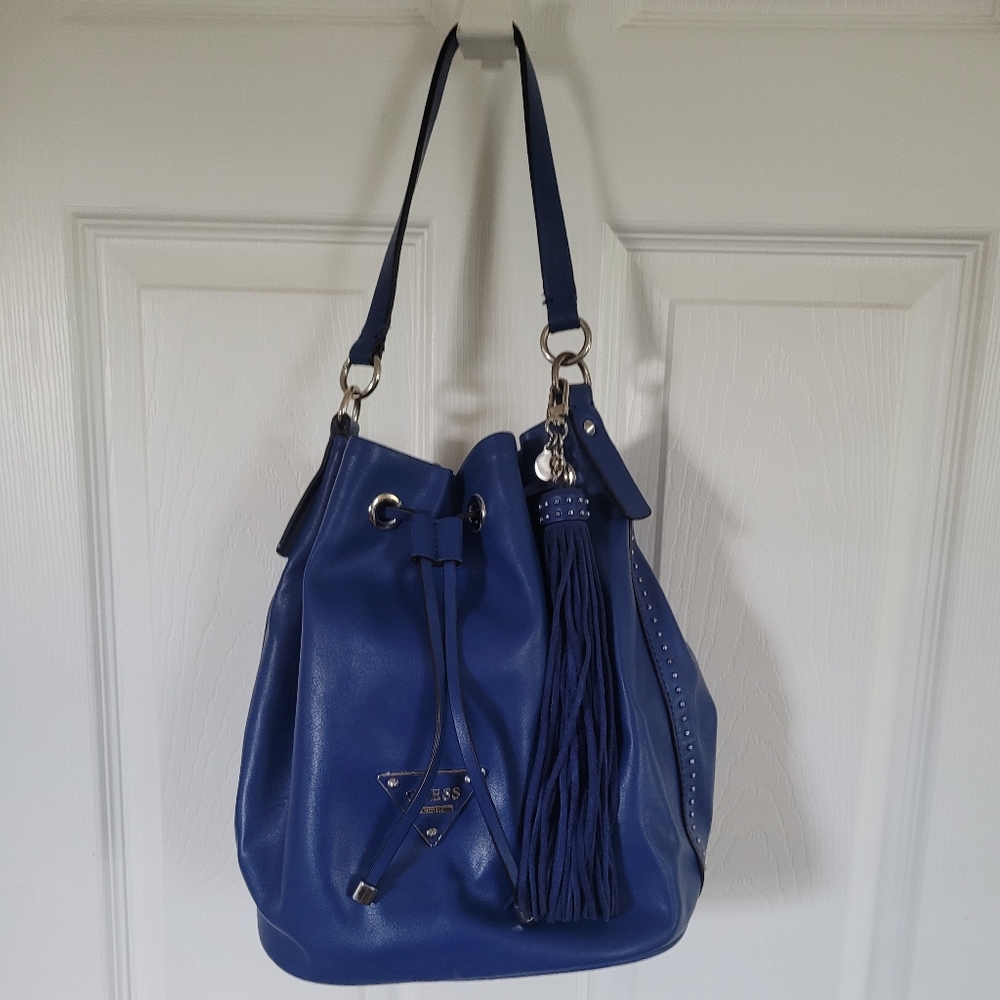 Guess Thompson Bucket Bag